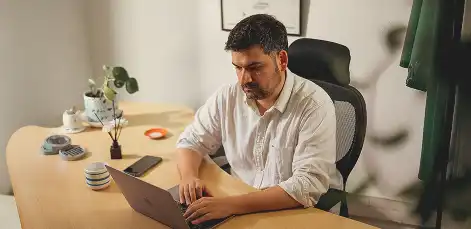 Estudia Ingeniería Comercial en modalidad online — UNIACC