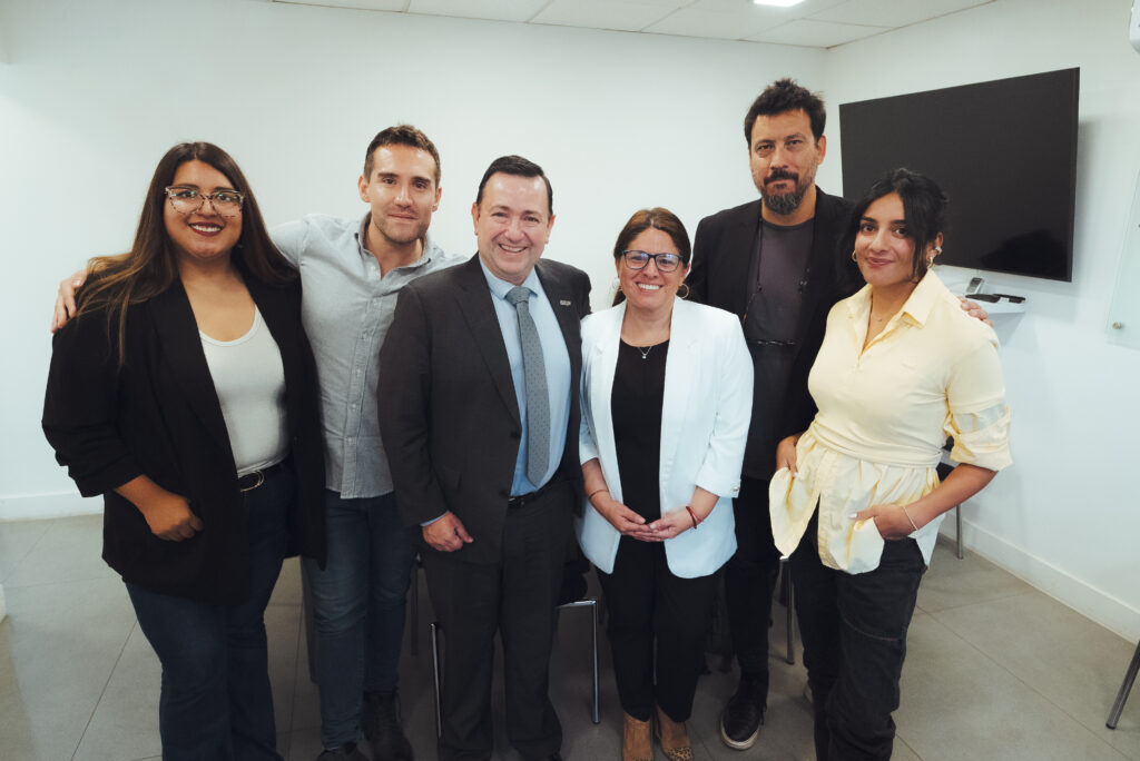 El rector junto a red Alumni UNIACC