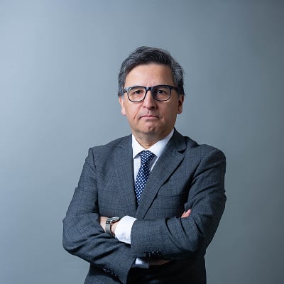 Erik Escalona Aguilar decano de la facultad de negocios y tecnología 